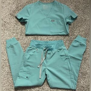 Figs Limited Edition Aqua Scrub Set